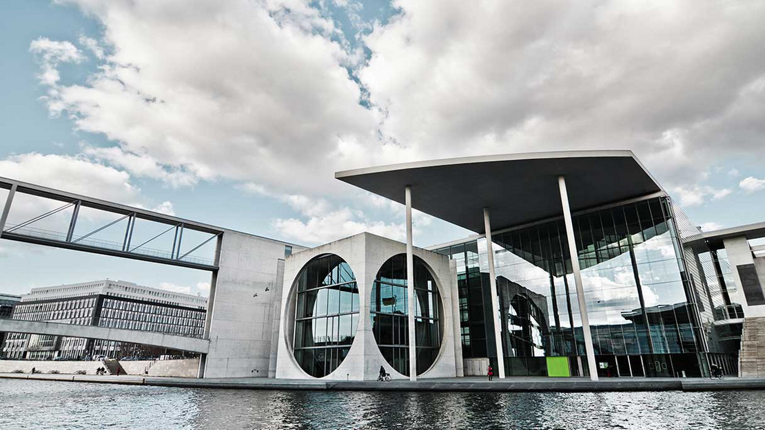 Blick auf das Bundeskanzleramt in Berlin. 